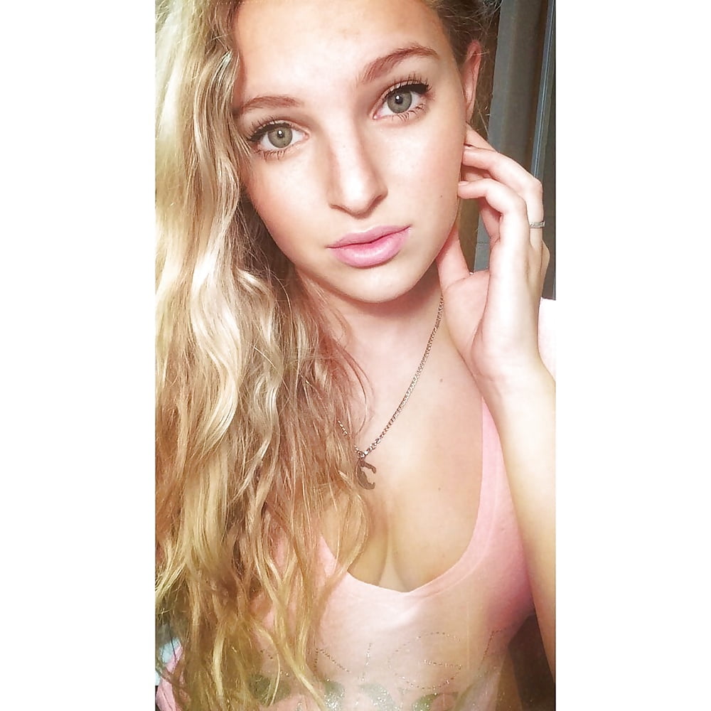 Nicky - preview adult photos