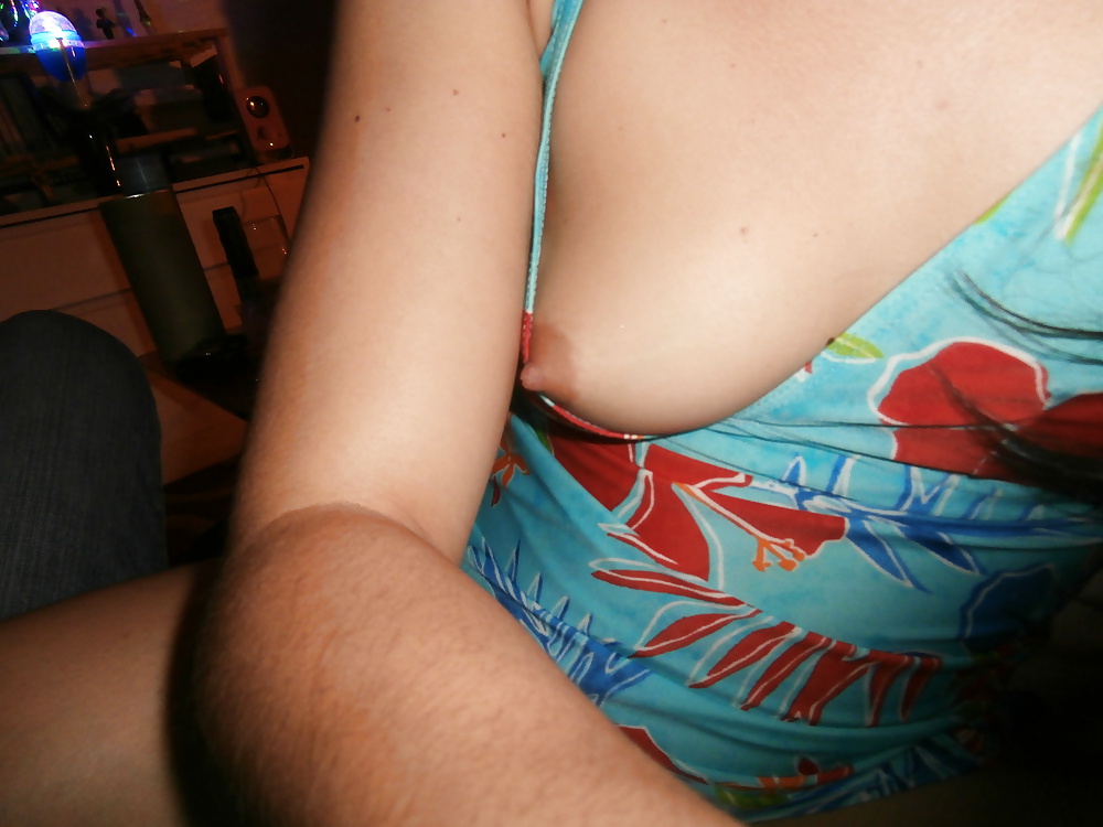 Les petits seins de Laetitia adult photos