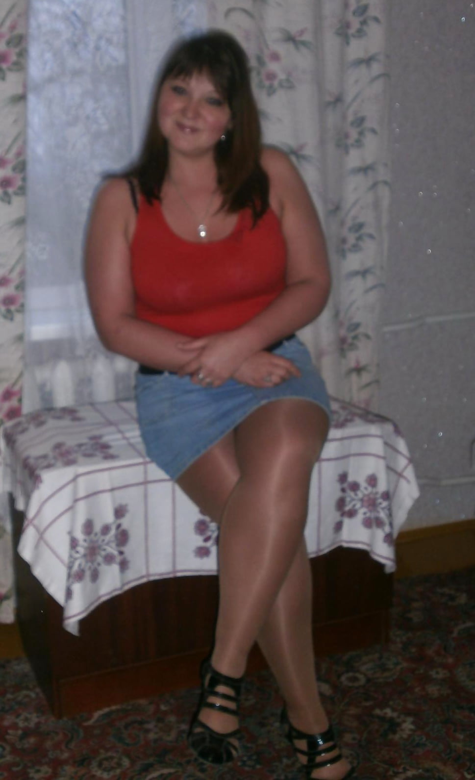 Full thighs in the mini 146 adult photos