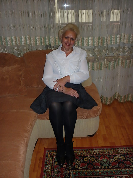 Russians mature woman with sexy legs! adult photos