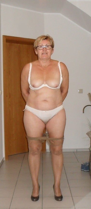 Granny Anna strips naked for you - 46 Photos 