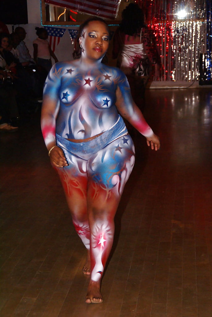Fat girl nude body painting — pic 5