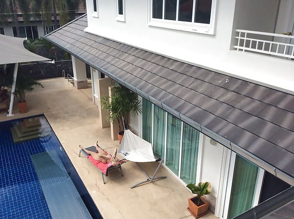 Dutch blonde milf on vacation in Thailand adult photos