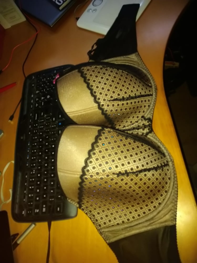 My new 90 M cup bra - 3 Photos 