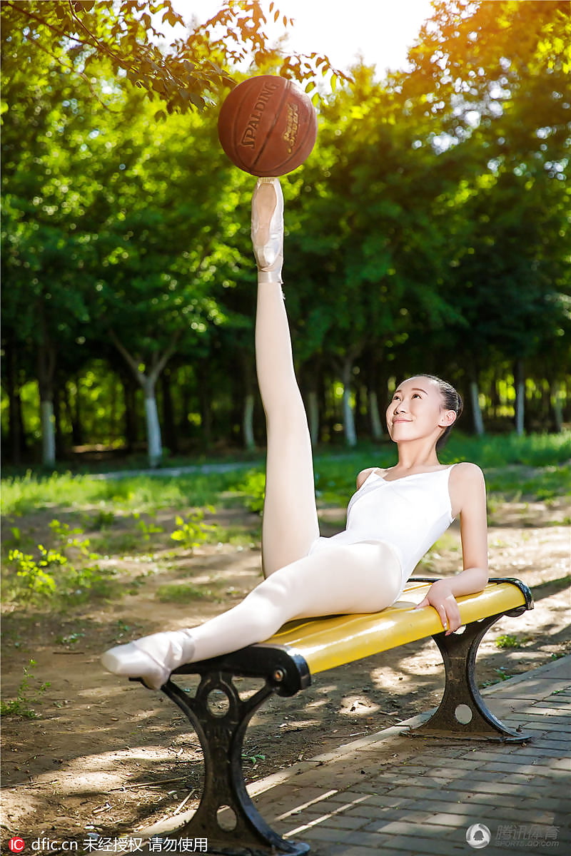 Girl with basketball in vagina-4596