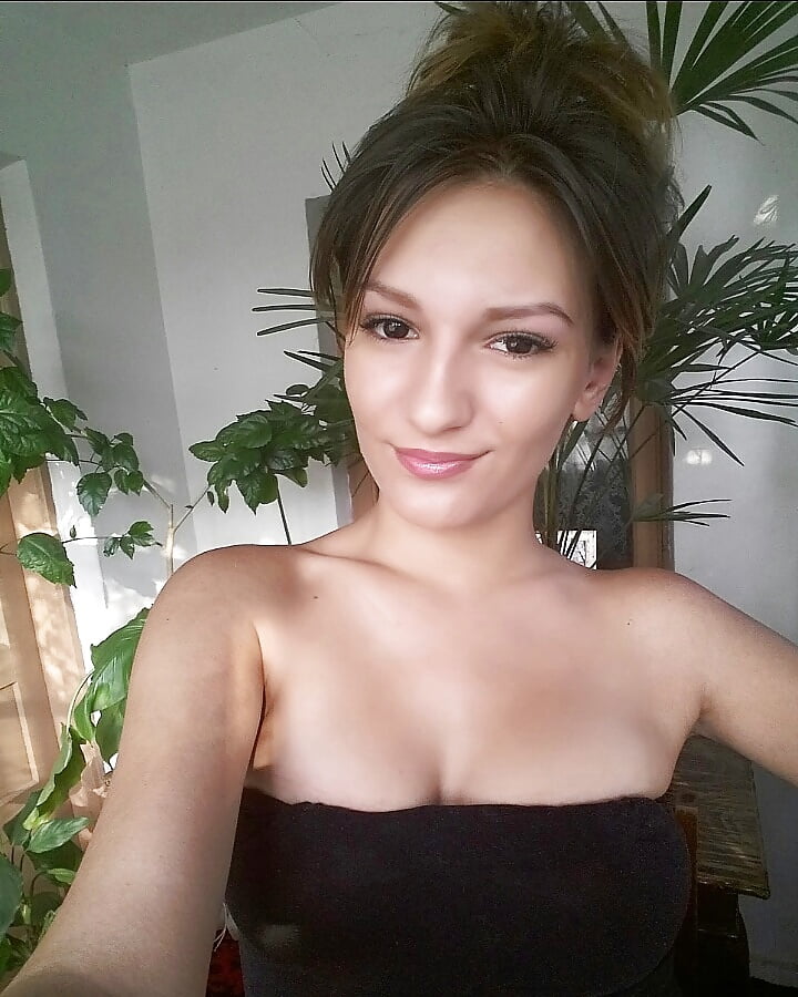 Romanian Teen Slut Daniela Iulia adult photos