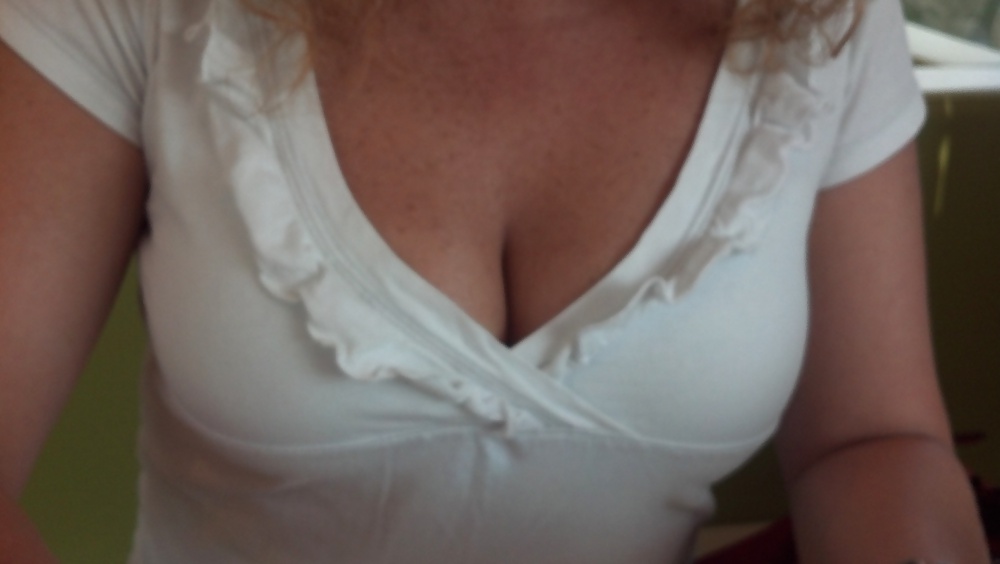 cleavage adult photos