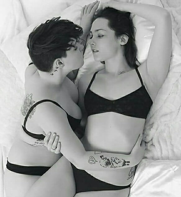 Amateur (034-035) Lesbian Danish Poulsen & Woodgate are kiss - 19 Photos 