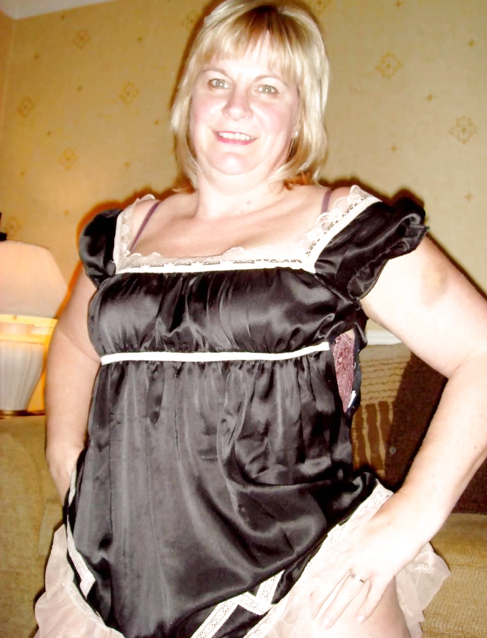 Sexy Curvy Mature MIlf Michelle adult photos