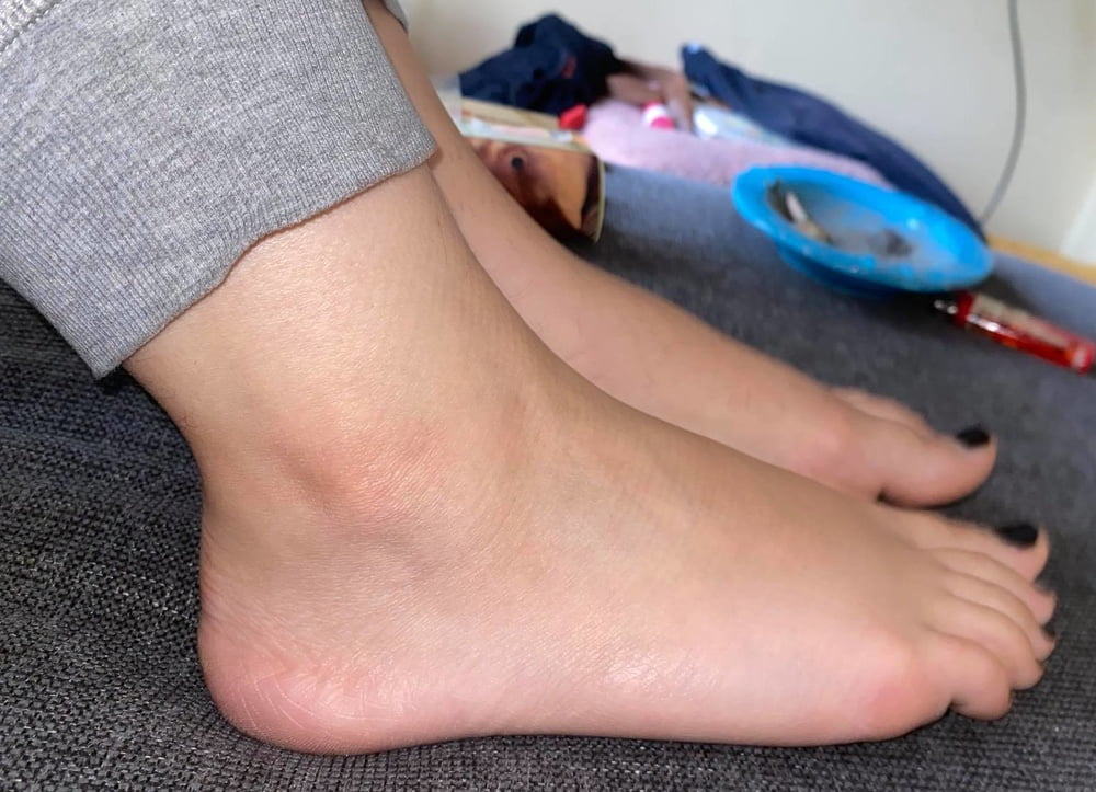 Rallia's (new model) sexy (size 39) feet - 18 Photos 