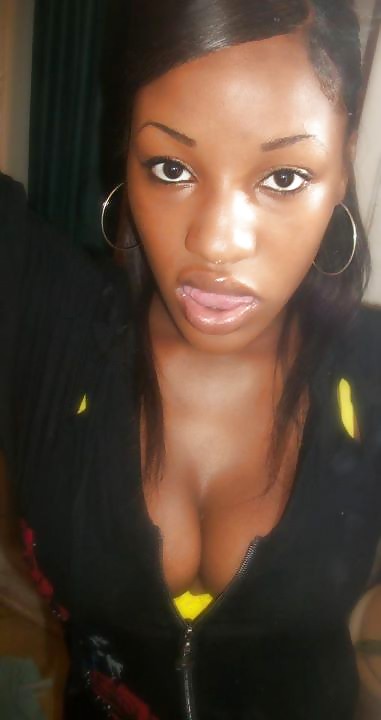 SmutDates Username 'MzzPlayb0y' adult photos