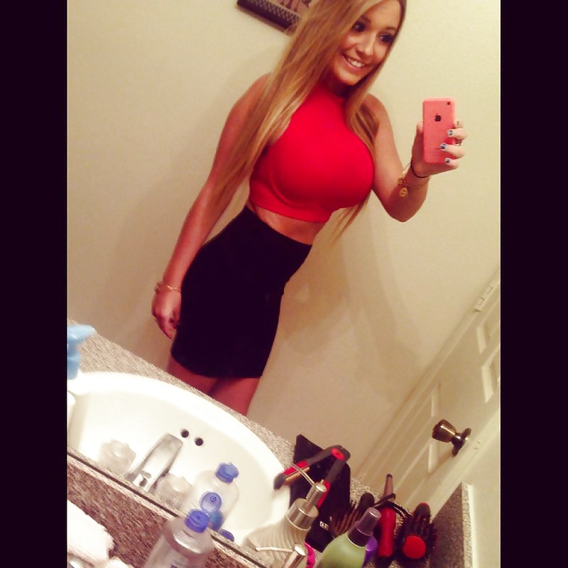 Busty Teen Nicole adult photos