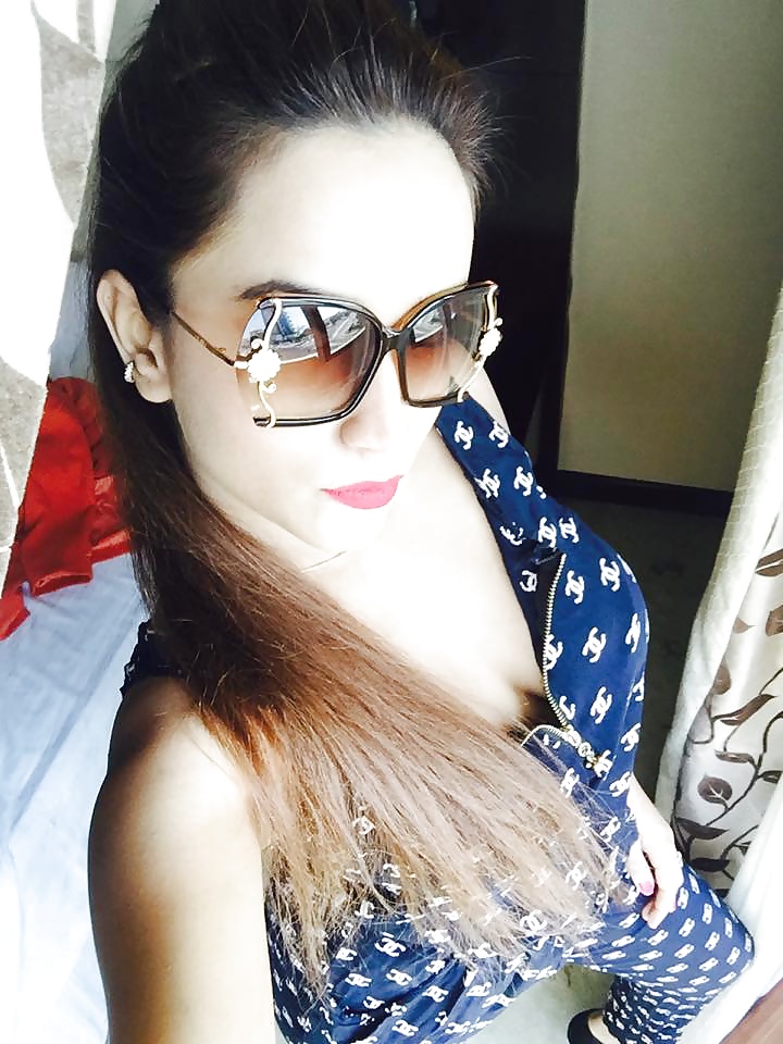 INDIAN BABEs adult photos
