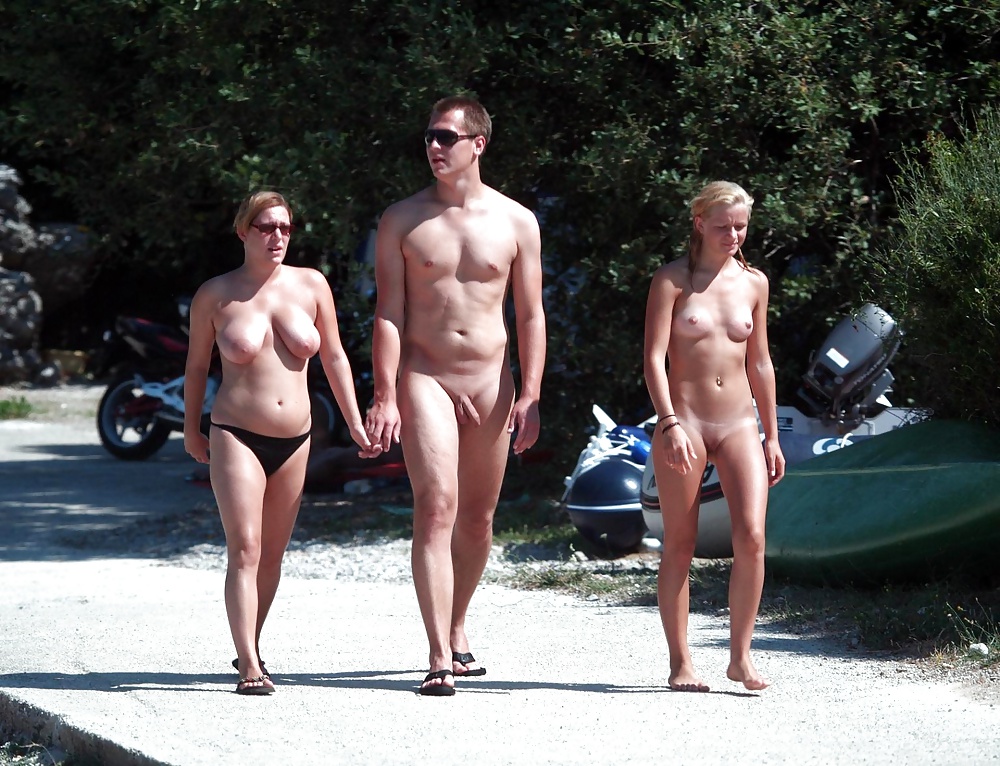 Adult Nudist Group Voyeur adult photos