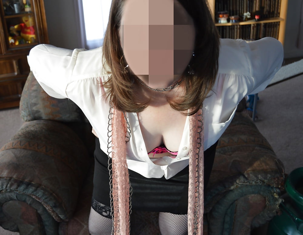 Sexy Mormon MILF stripping adult photos