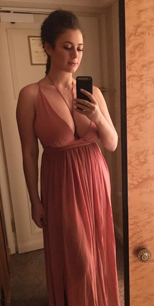 Clothed Cleavage and Busty - 13 Photos 