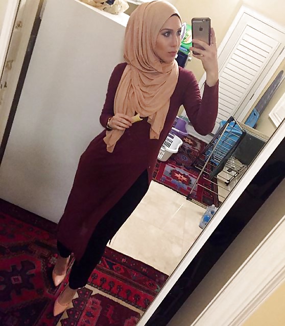 Horny hijabie girl - She need hard sex adult photos