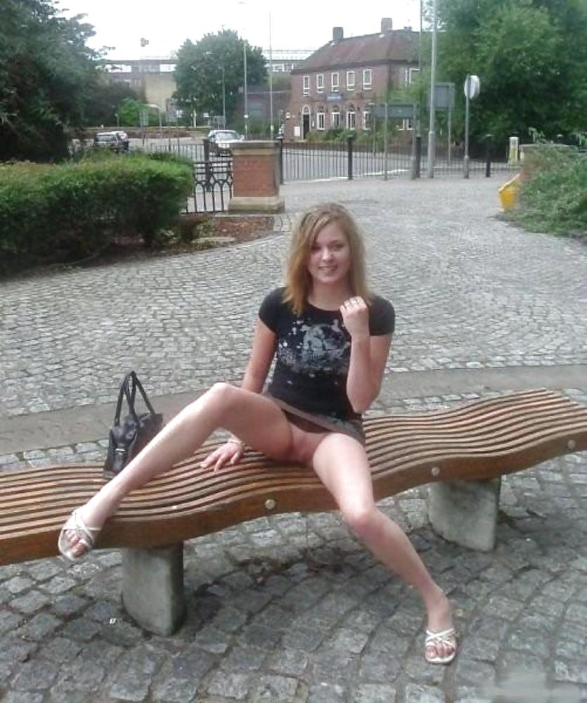 REALLY HOT GIRLS IN PUBLIC 35 adult photos