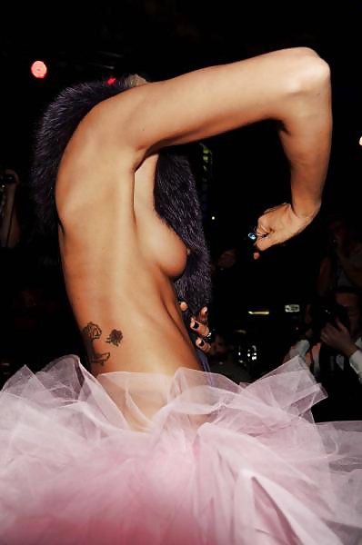 Nipple bai ling Bai Ling