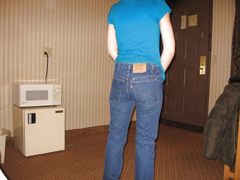 Girls wearing some nice Levi's jeans adult photos