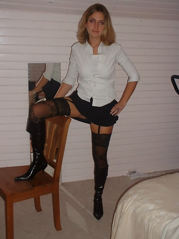ALL AMATEUR - Here is MONIQUE adult photos