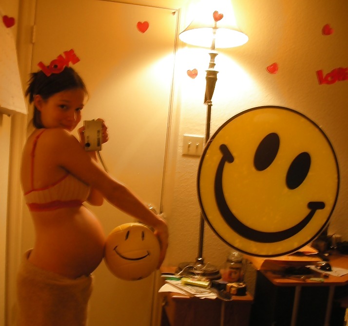 Amateur PREGNANT teen selfshot part 1 adult photos