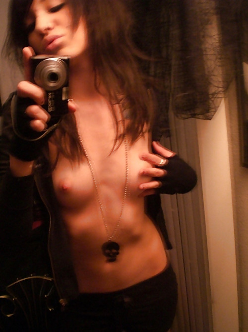 Selfshot Amateur's adult photos