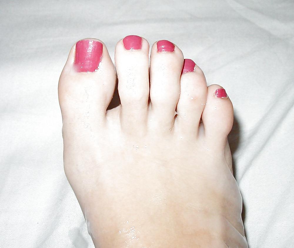 My cock and my wifes feet adult photos