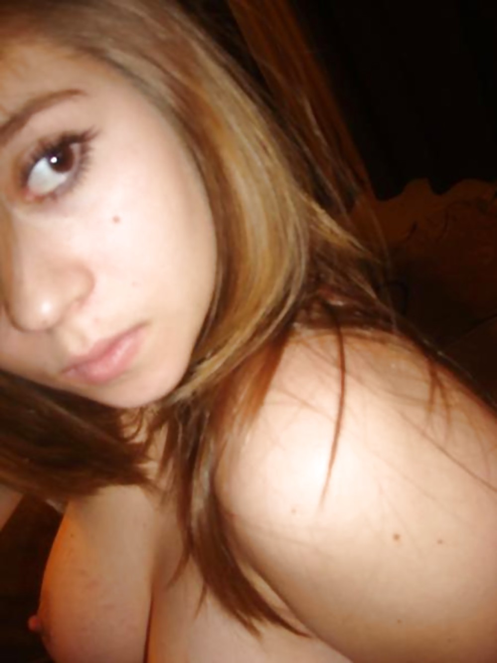 Pretty Amateur Ivana adult photos