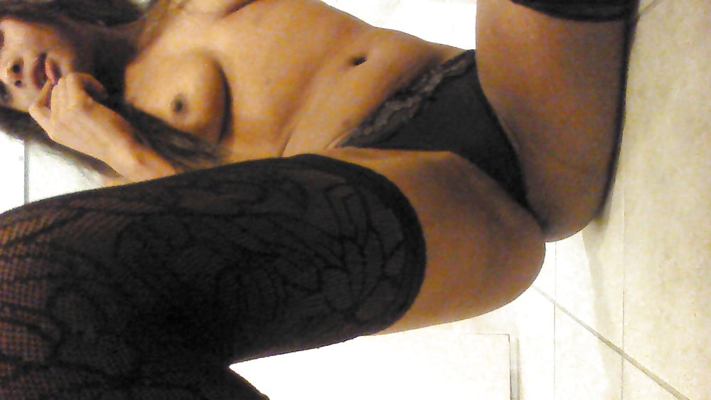 Black Teen Slut aka Laceylala Selfies adult photos