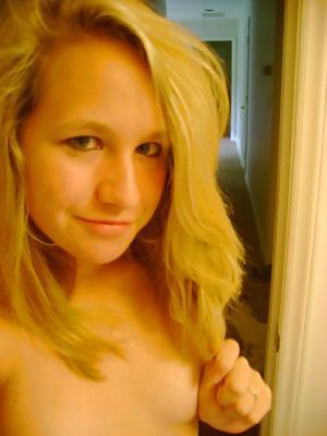 Self Shot Hottie 2 adult photos