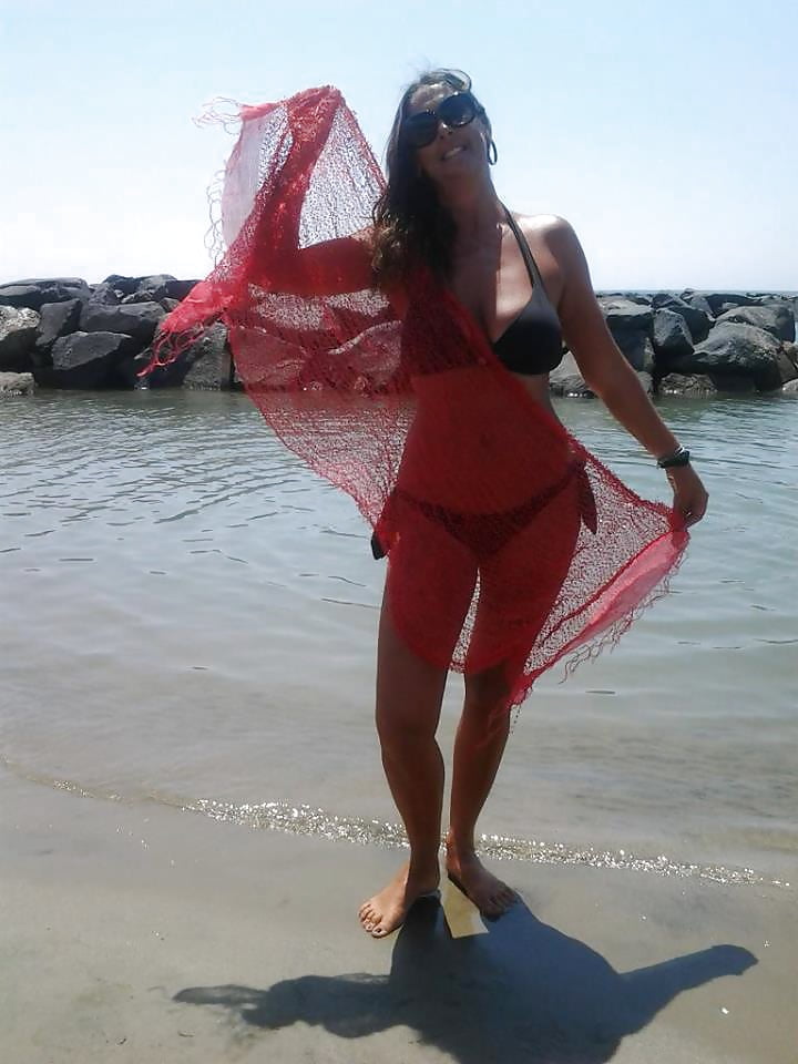 Italian MILF Emanuela fb adult photos