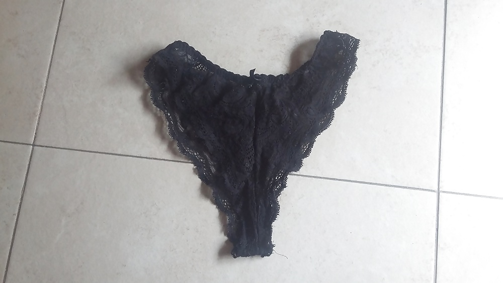 Panty de la amiga de mi hermana (panty friend of my sister) adult photos