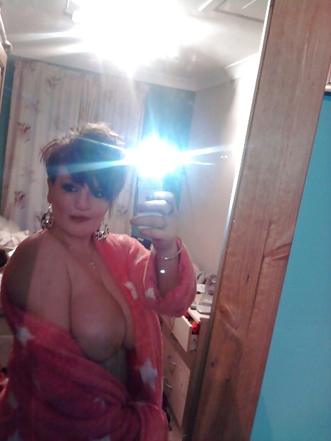 Girl With 34H Tits From SmutDates adult photos