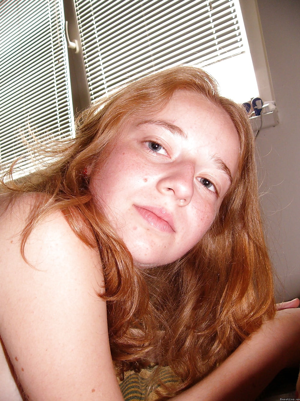 Polish Redhead Slut bathing and Posing adult photos