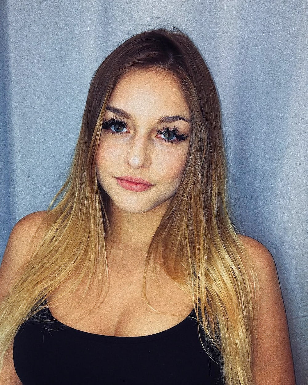 SOPHIA...a young sexy lesbian... adult photos