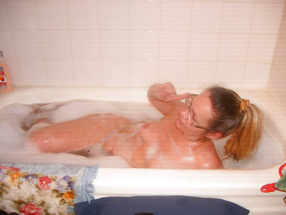 NEW PIC'S BATHTUB 12-18-2011 adult photos