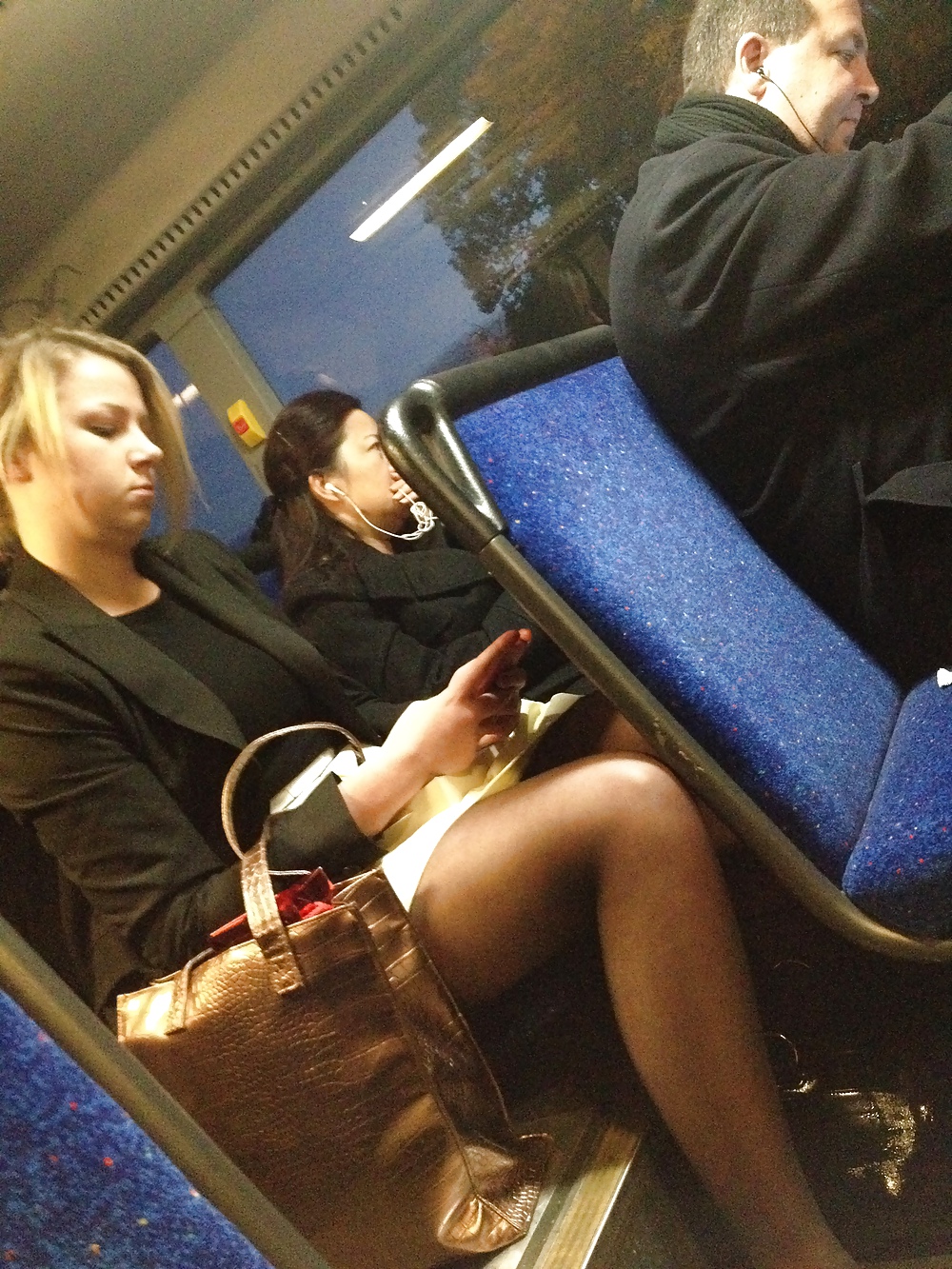 Chubby Blonde leg flash adult photos