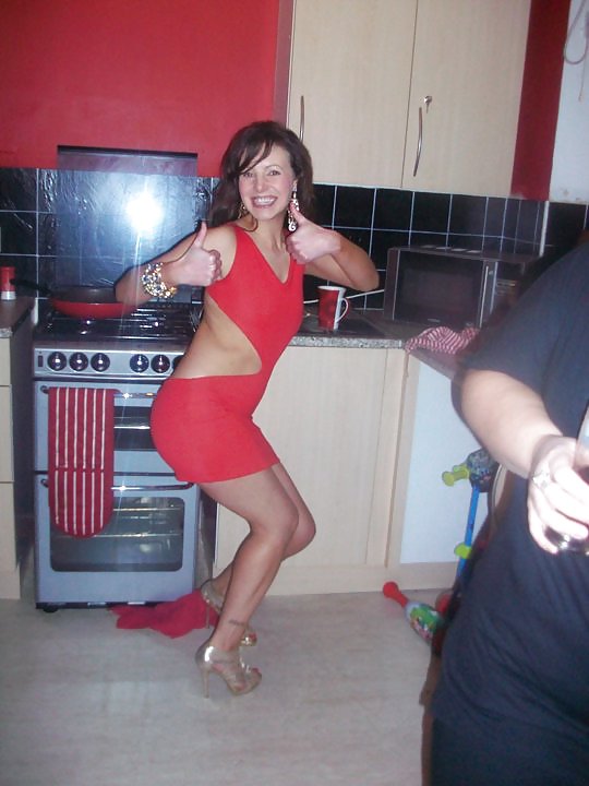 British Lady In Red From Leeds Do You No Her? adult photos