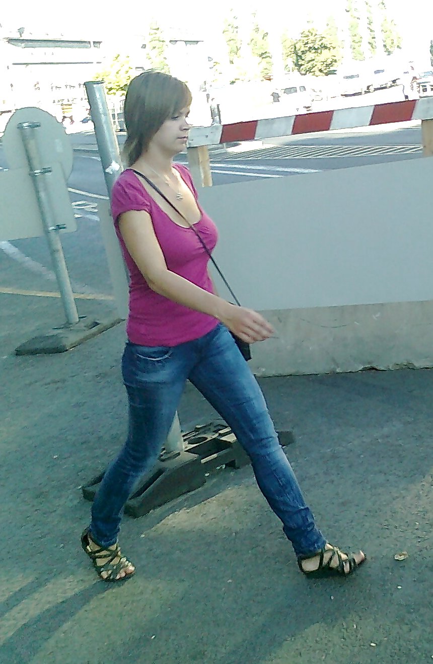 Today, which would you choose?09.09budapest adult photos