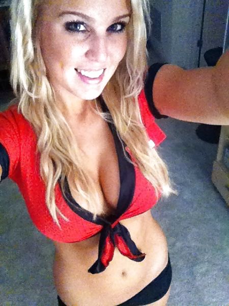 Sexy Dressed Dating-Site Milfs adult photos