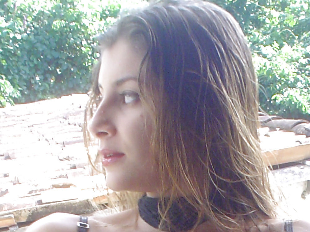 Little Dirty Veronique Suce adult photos