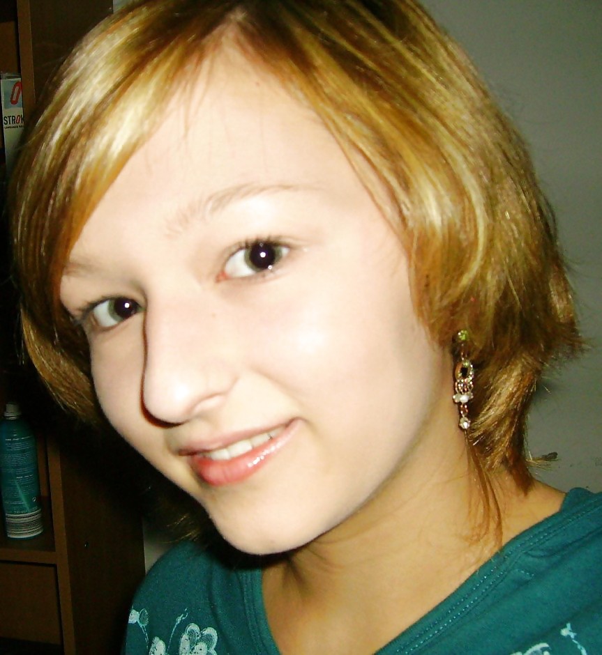 Sehr jung in Unterwaesche adult photos