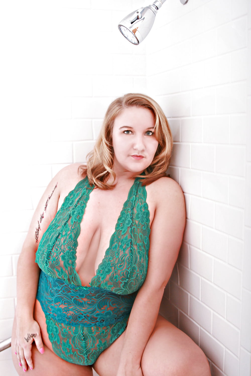 Big Boobs 109 adult photos