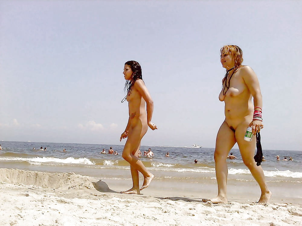 Beach Babes X adult photos