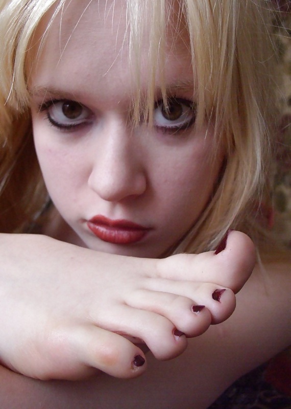 French Teen's Feet  : Julie part 1 adult photos