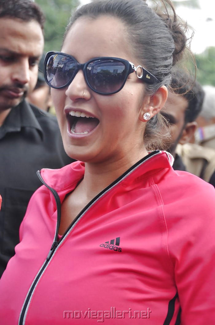 Hot Indian Tennis Player - Sania Mirza adult photos
