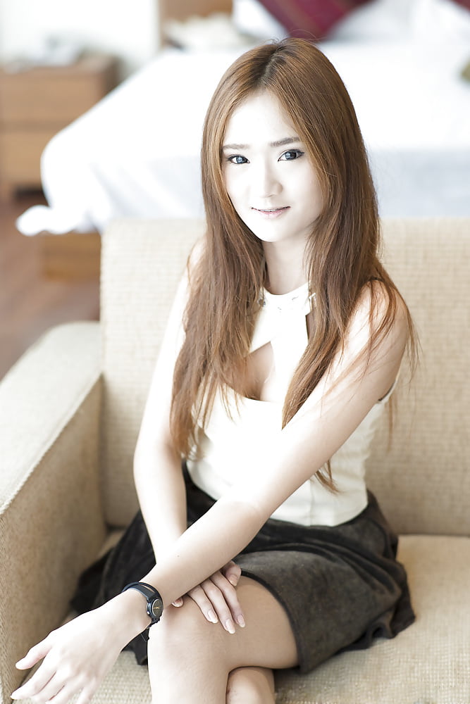 Thai model nude 6 adult photos