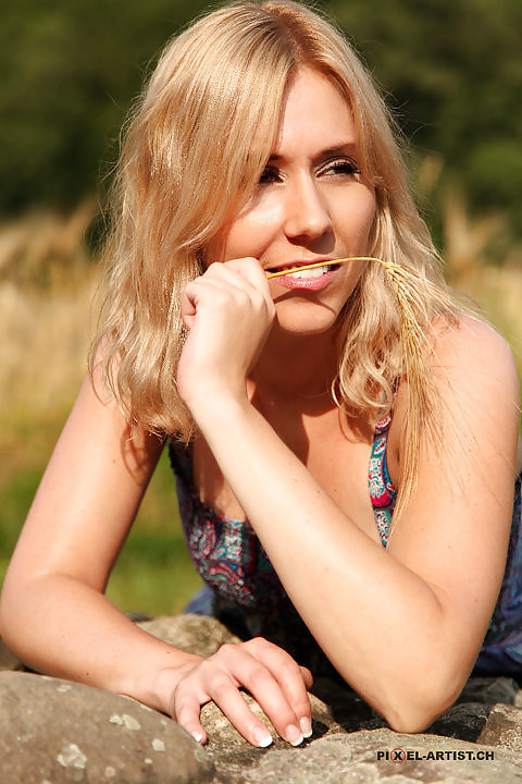 UNSCHULDSBLONDIE AROUND THE WORLD - SCHWEIZ adult photos