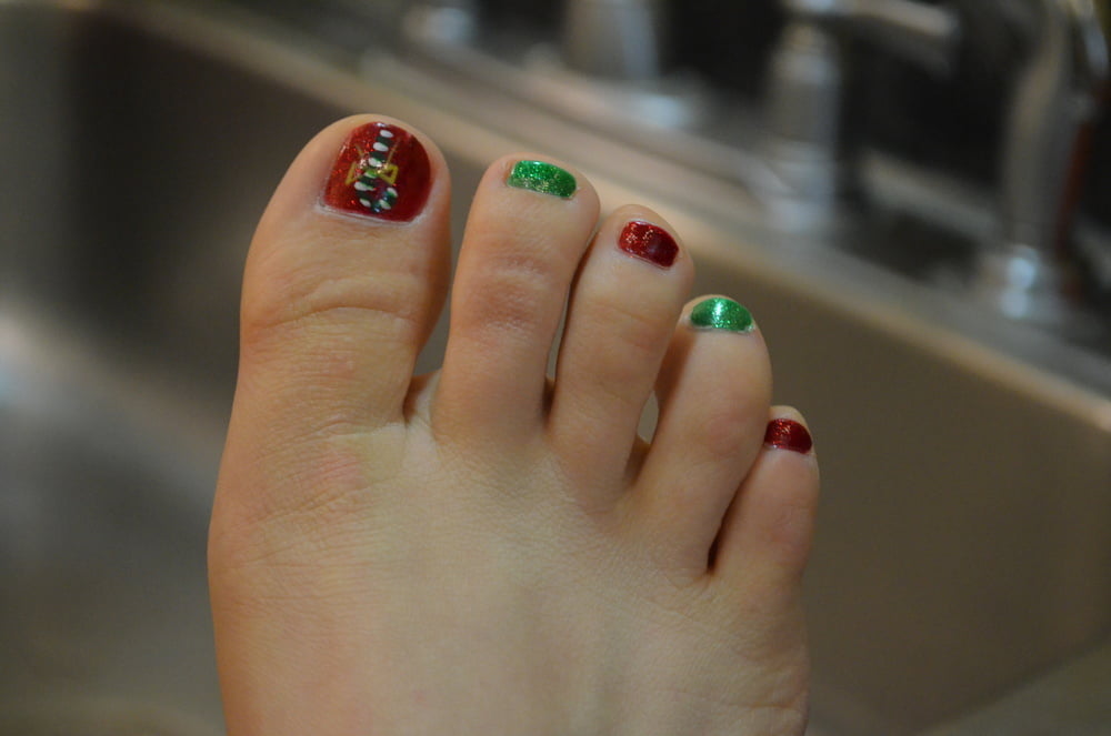 Christmas toes - 8 Photos 